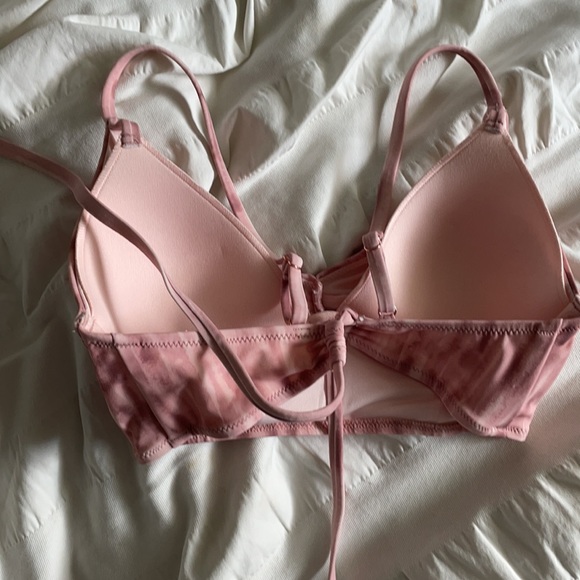 Bikini - Picture 2 of 2